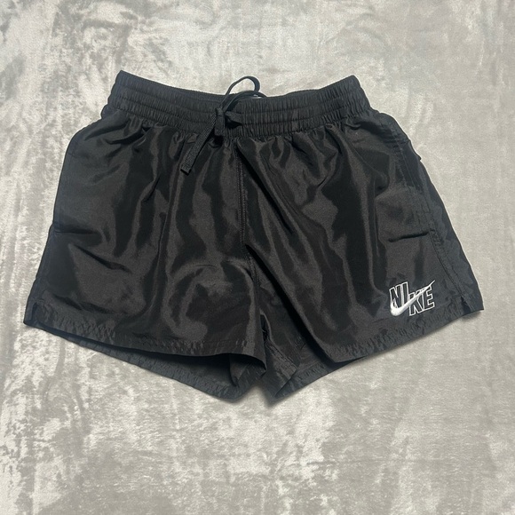 Nike Short Shorts Women’s Small Black Pockets Drawstring Lined - Picture 1 of 8